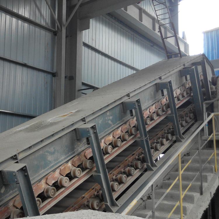 鏈板輸送機(jī)安裝現(xiàn)場